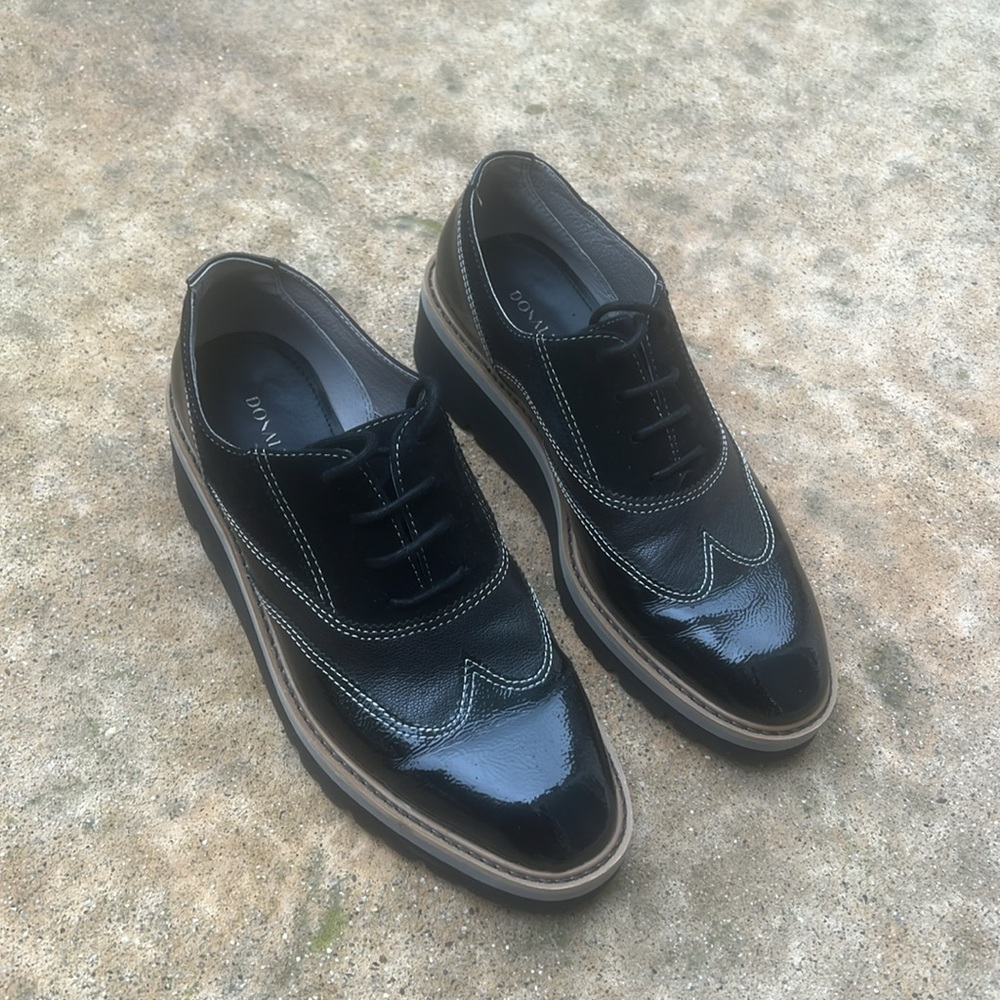 Donald J. Pliner Tanic Black Crinkle Patent Wedge Shoe Women's Size 7.5 - Picture 3 of 8
